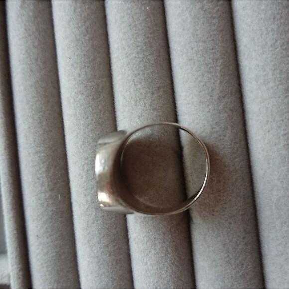 Italy OVAL BLACK ENAMEL SIGNET RING - Picture 6 of 9